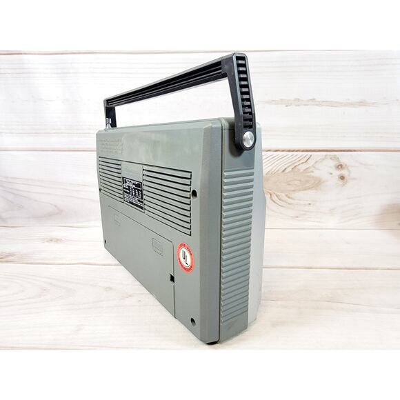 Realistic Radio Shack 12-625A FM AM Portable AC DC Radio TESTED Retro Vintage - Picture 9 of 12